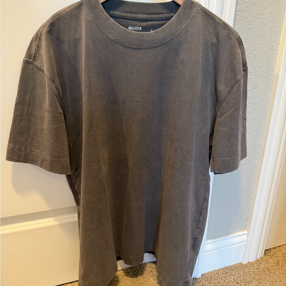 Hollister Men's Dark Gray Short Sleeve Tee